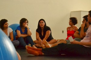 Conversa sobre a atuação docente e discente em dança, na universidade, rende embates e posicionamentos indignados e respeitosos. Foto: Clara Bevilaqua.